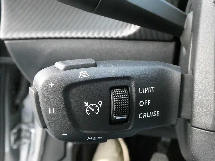 Peugeot 208 – Image 6