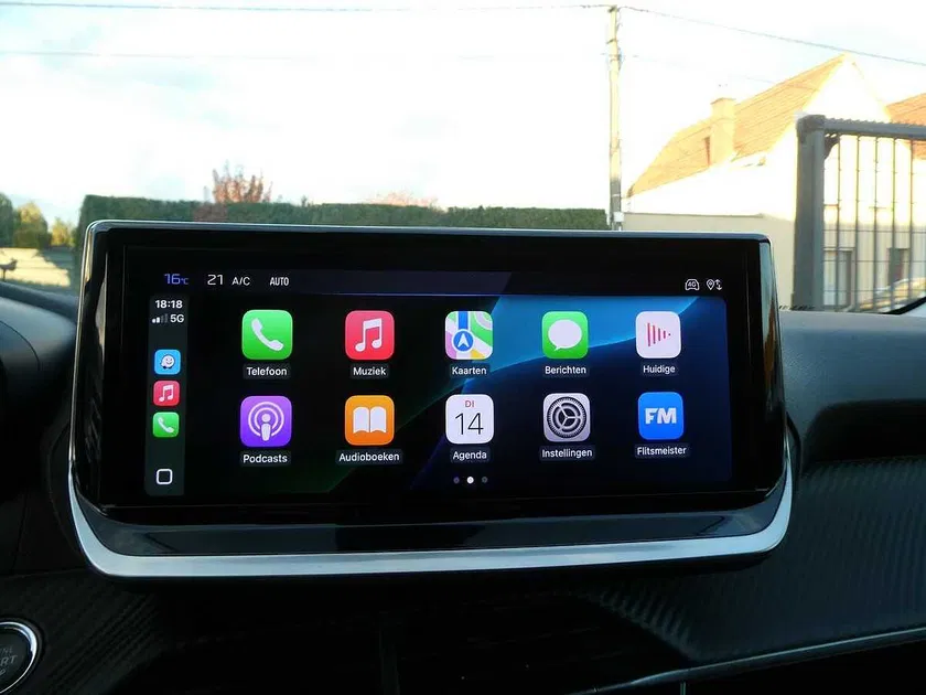 Peugeot 208 – Image 11