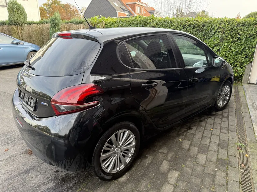 Peugeot 208 – Image 18