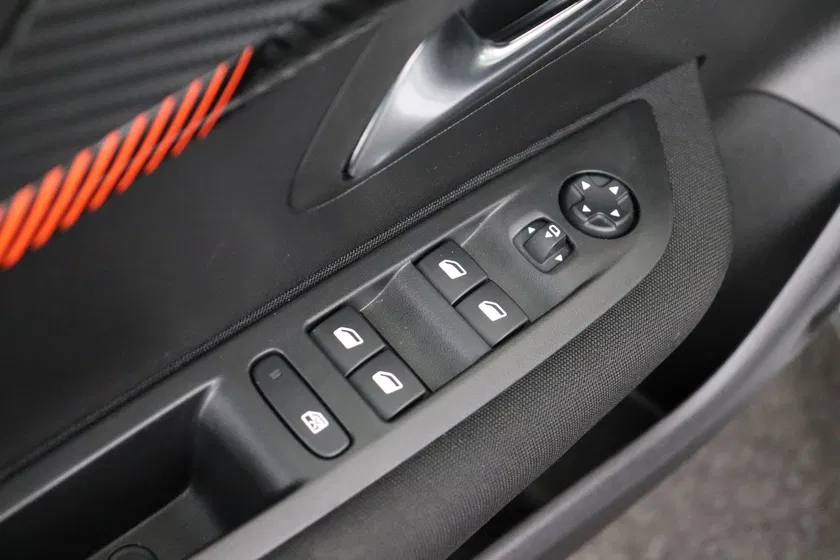 Peugeot 208 – Image 20