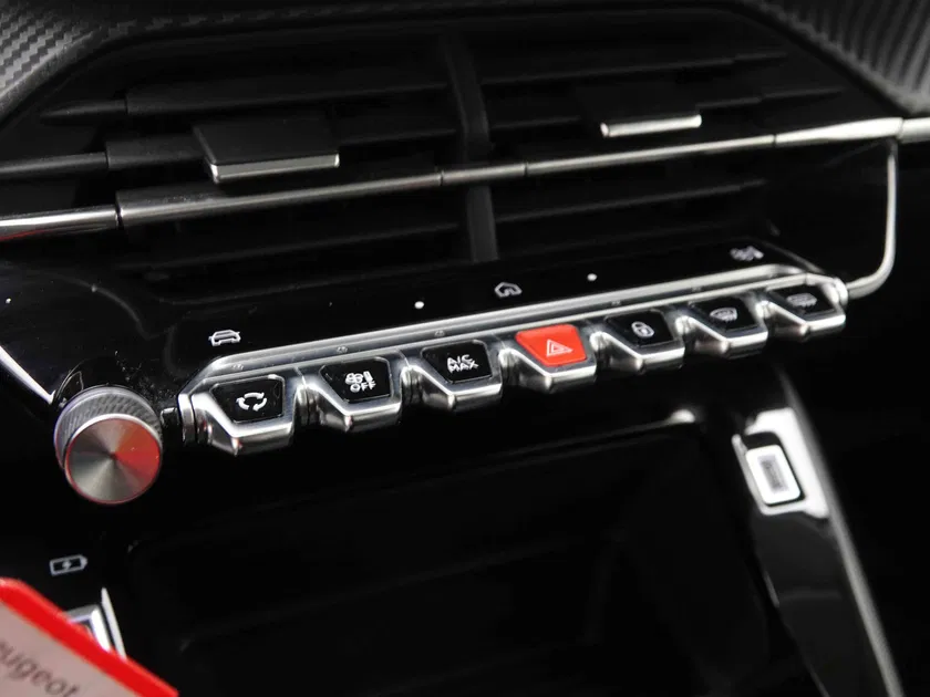 Peugeot 208 – Image 10