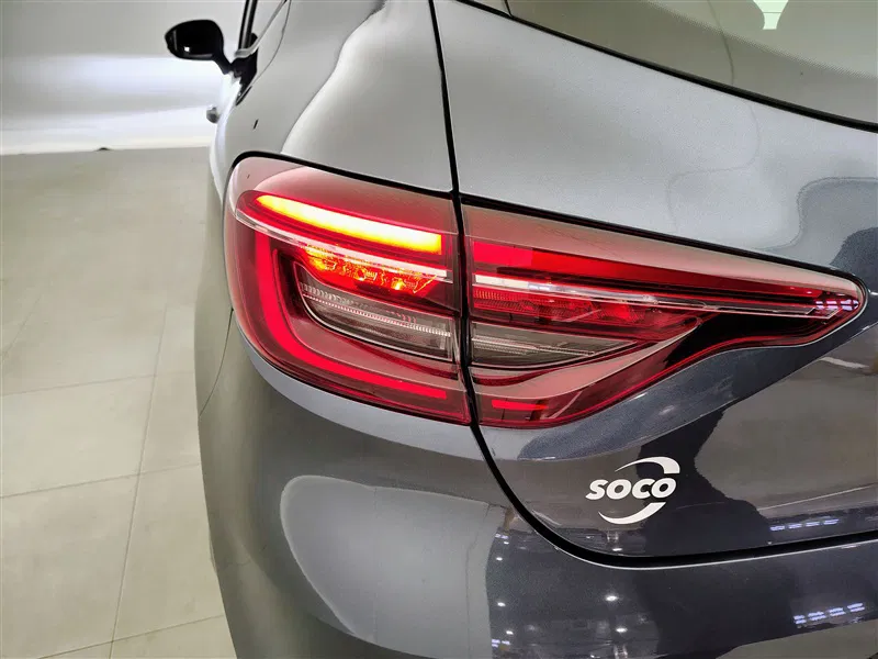 Renault Clio – Image 13