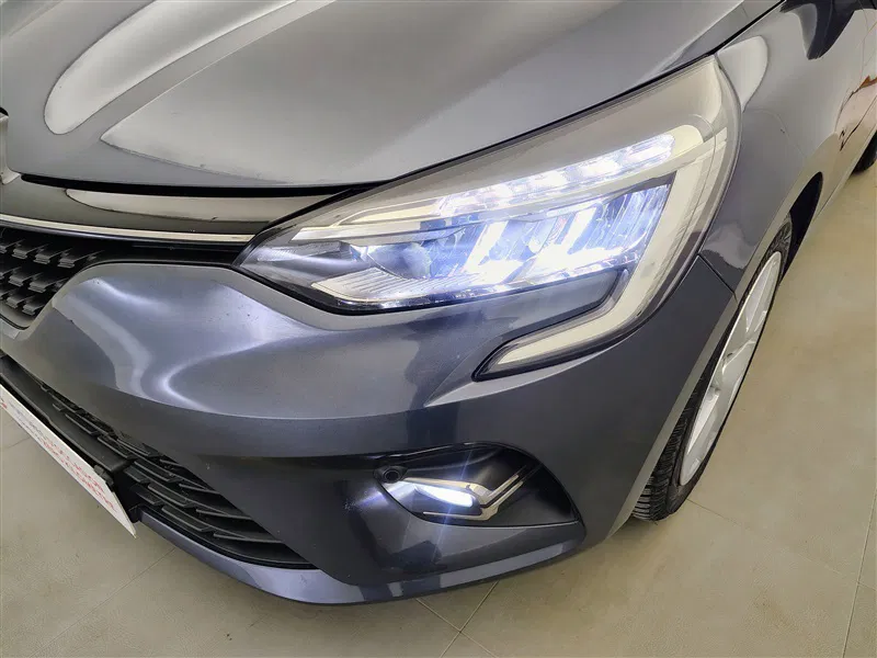 Renault Clio – Image 14