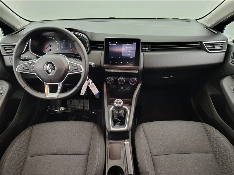 Renault Clio – Image 21