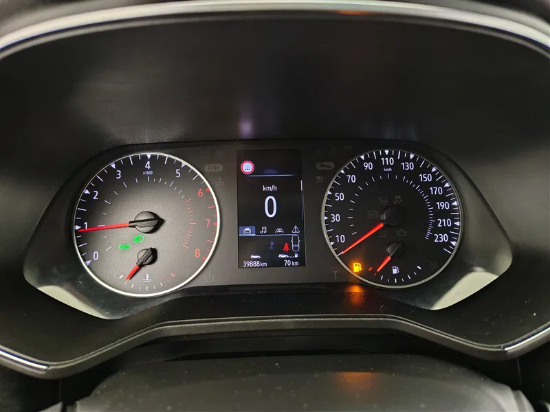 Renault Clio – Image 19