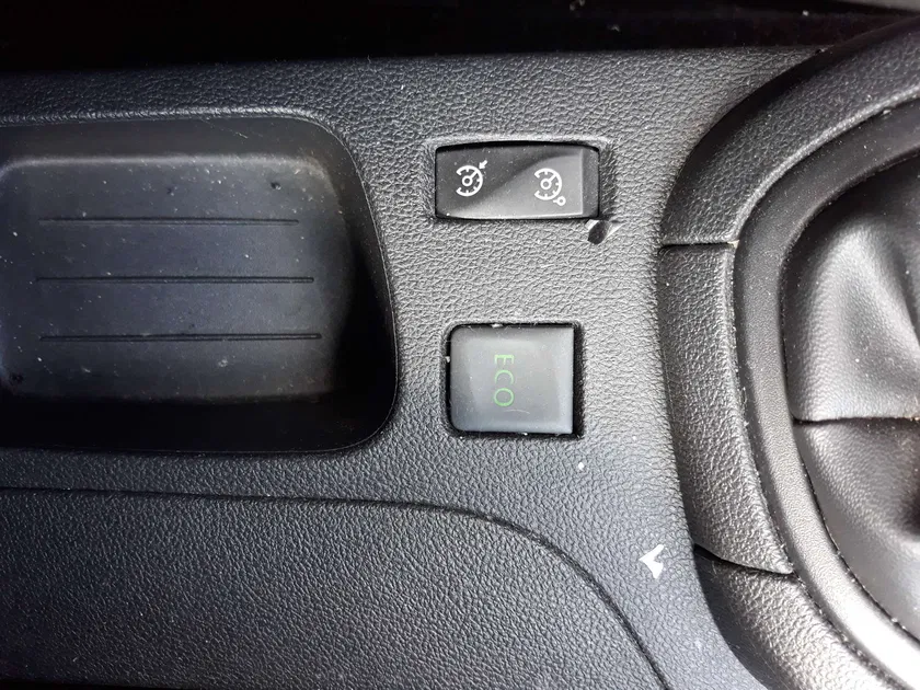 Renault Clio – Image 7