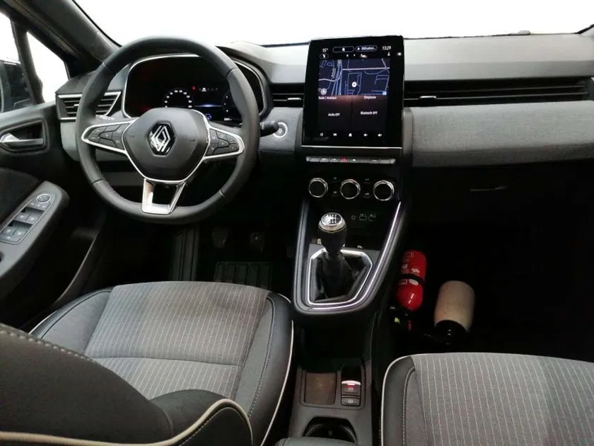 Renault Clio – Image 18