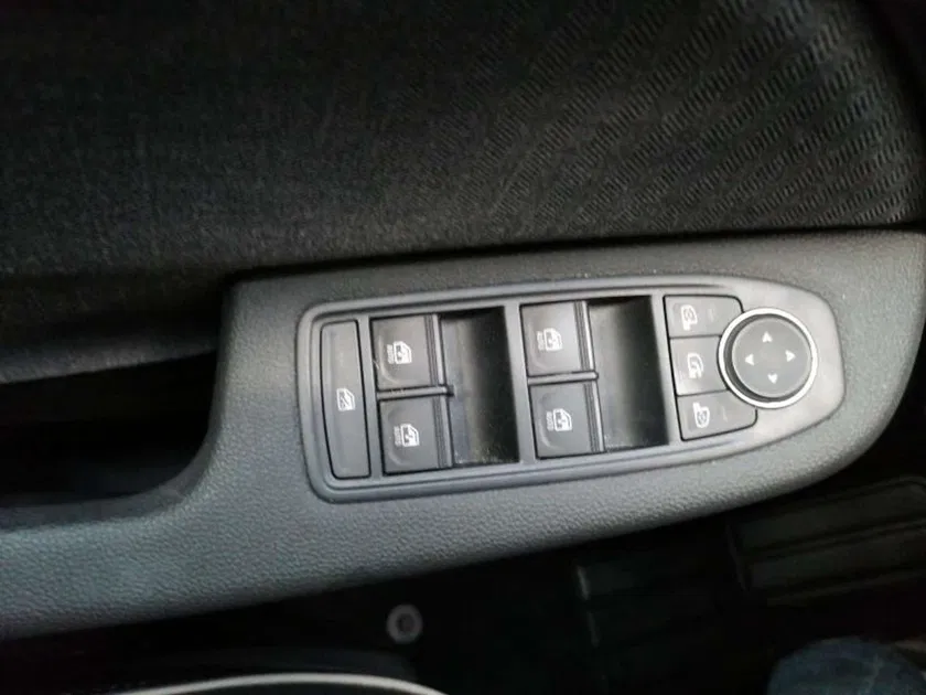 Renault Clio – Image 17