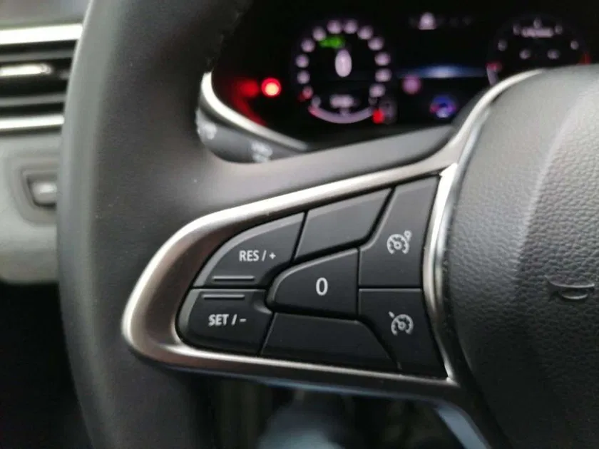 Renault Clio – Image 9