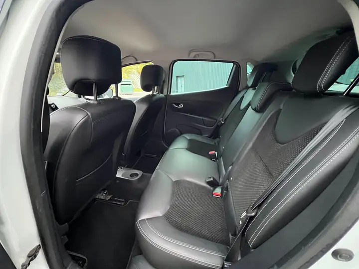 Renault Clio – Image 10