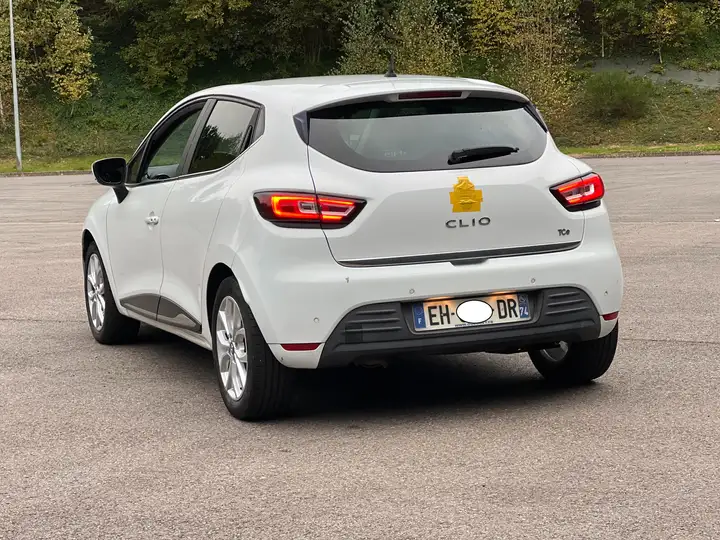 Renault Clio – Image 12