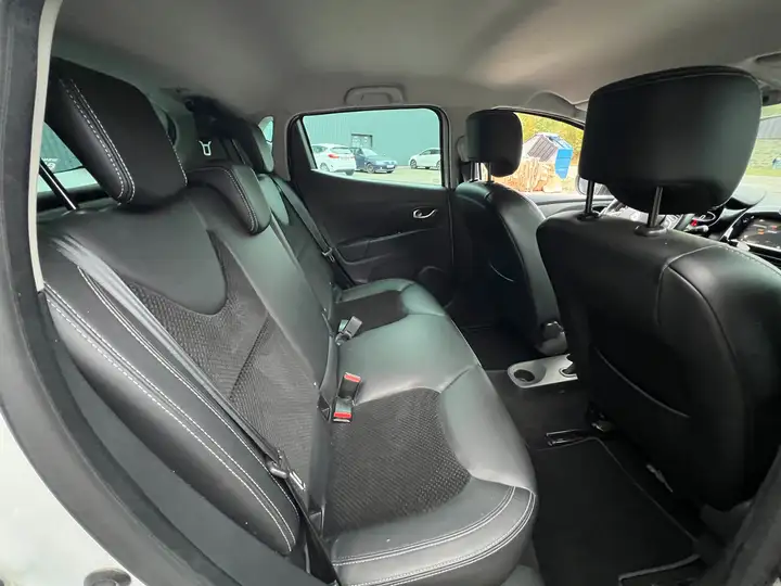 Renault Clio – Image 8