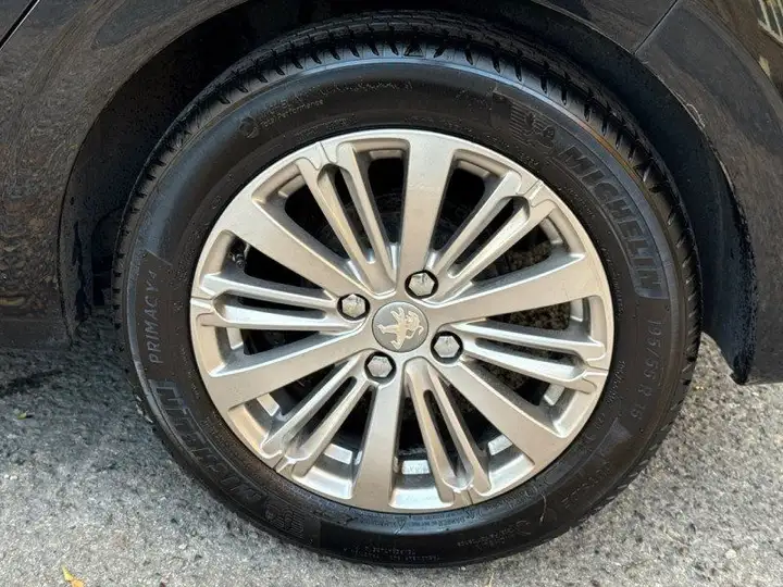 Peugeot 208 – Image 13