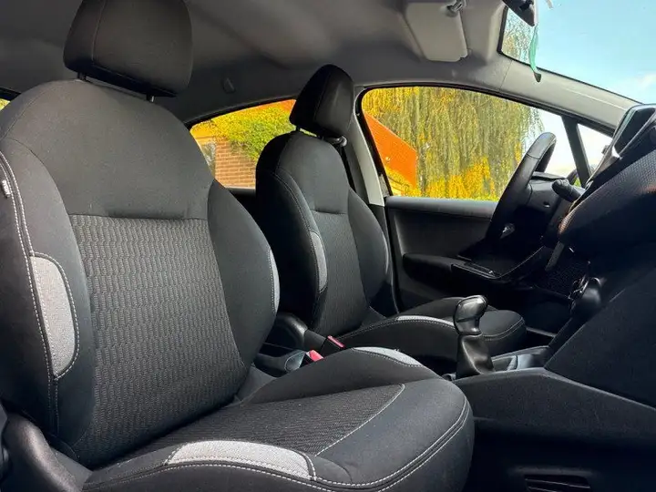 Peugeot 208 – Image 6