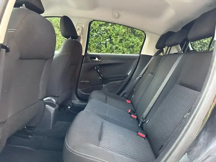 Peugeot 208 – Image 4