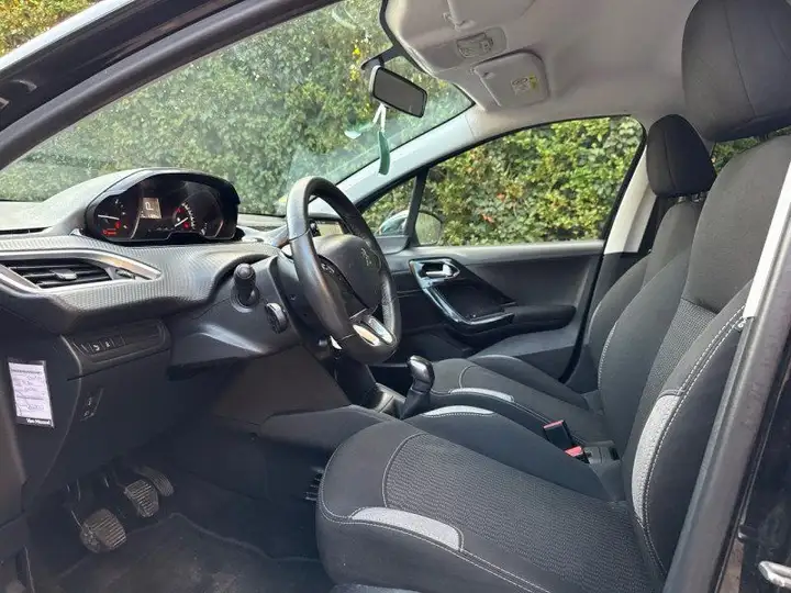 Peugeot 208 – Image 11
