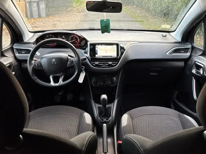 Peugeot 208 – Image 12