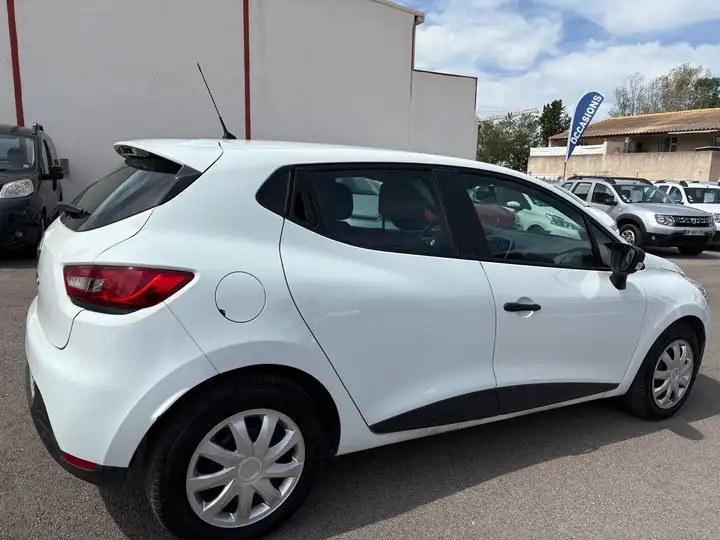 Renault Clio – Image 17