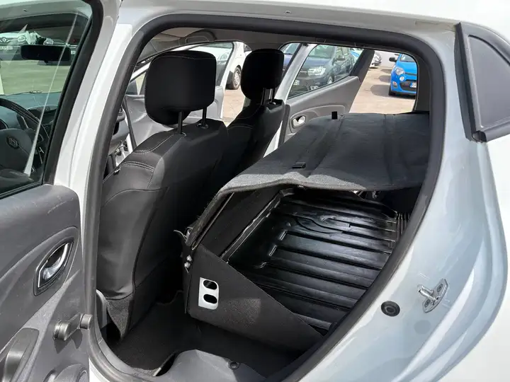 Renault Clio – Image 7