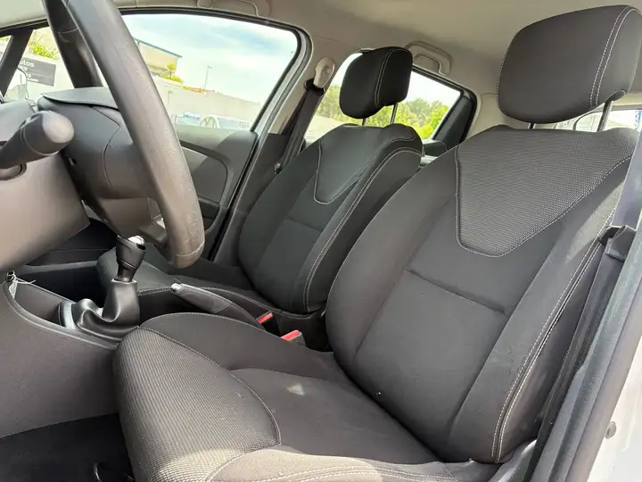 Renault Clio – Image 13