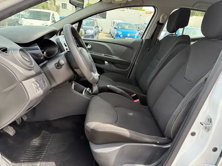 Renault Clio – Image 15
