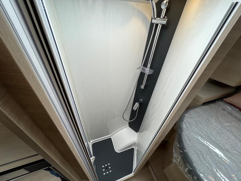 camping-car RAPIDO C86 65 ans NEUF – Image 11