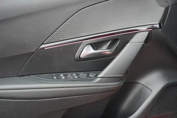 Peugeot 208 – Image 10