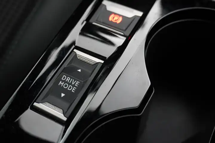 Peugeot 208 – Image 11