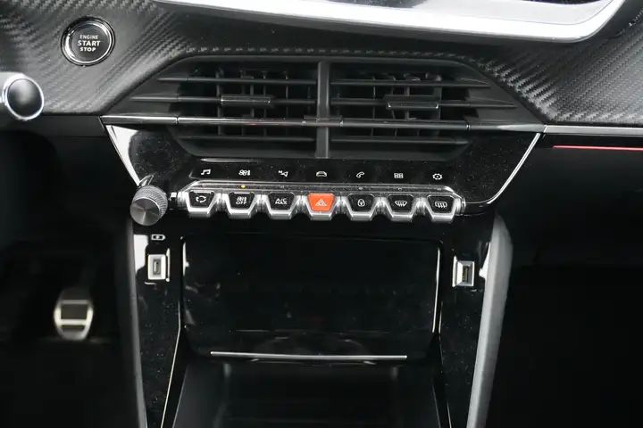 Peugeot 208 – Image 20