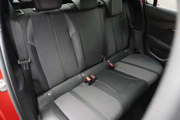 Peugeot 208 – Image 15