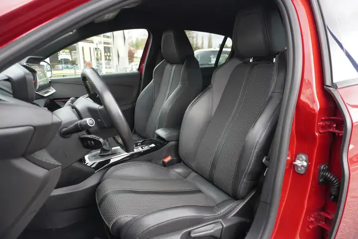 Peugeot 208 – Image 18