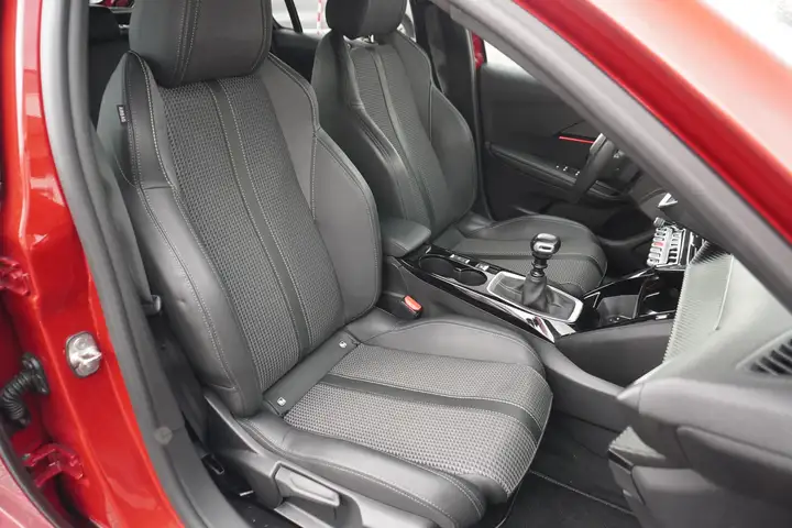 Peugeot 208 – Image 17