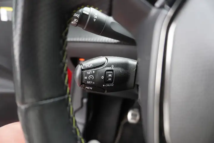 Peugeot 208 – Image 12