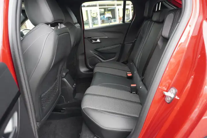 Peugeot 208 – Image 6