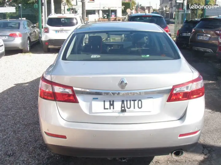 Renault Latitude – Image 18