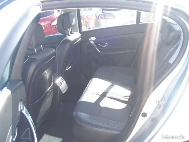 Renault Latitude – Image 14