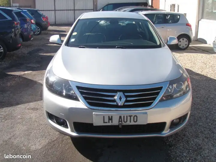 Renault Latitude – Image 19