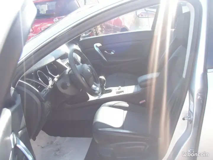 Renault Latitude – Image 15