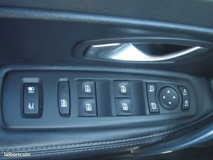 Renault Latitude – Image 2