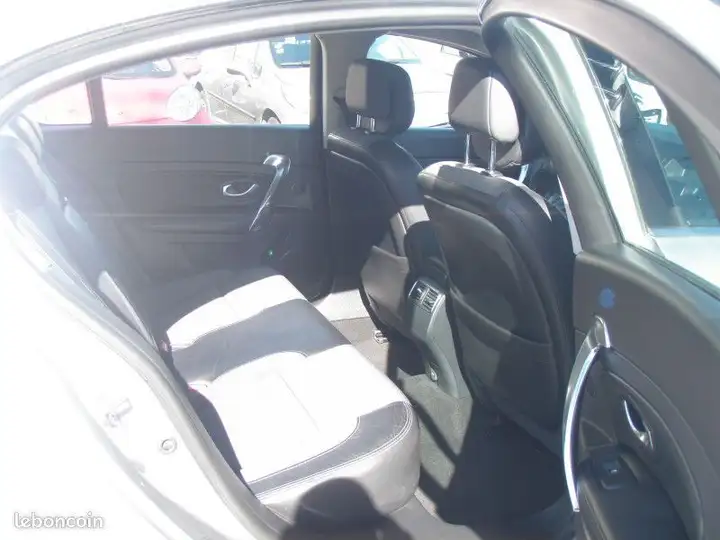 Renault Latitude – Image 16