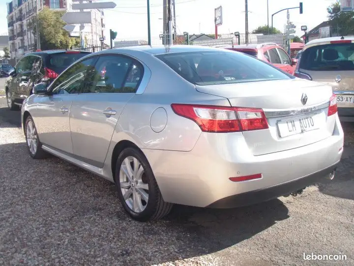 Renault Latitude – Image 20