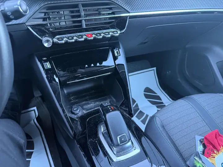 Peugeot 208 – Image 2