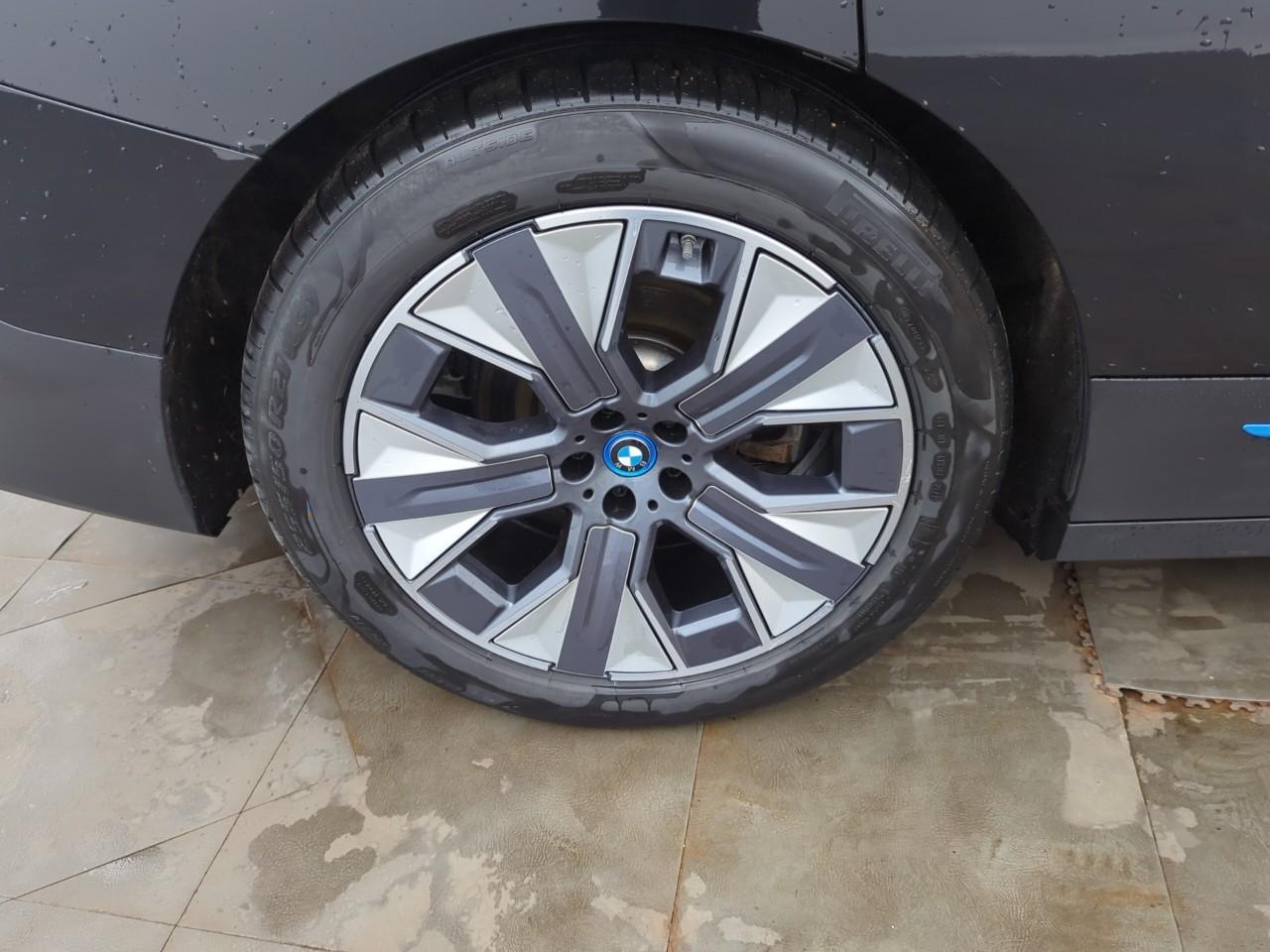 BMW iX – Image 16