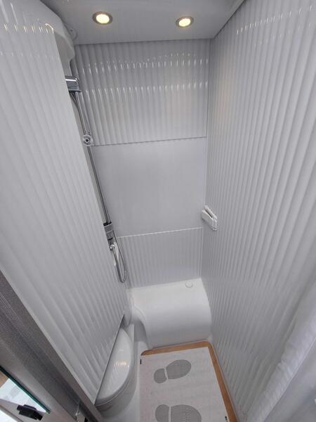 camping-car ETRUSCO T 6900 SB NEUF – Image 9