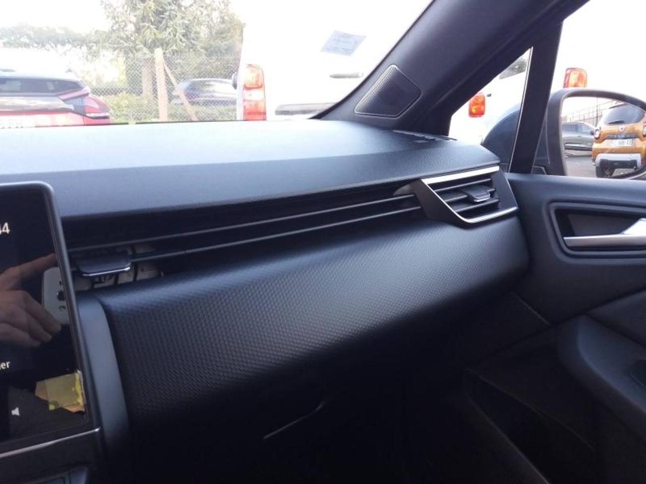 Renault Clio – Image 11