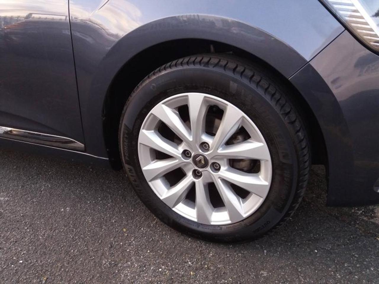 Renault Clio – Image 25