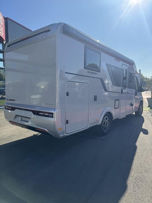camping-car ADRIA Compact DL 60ème Anniversaire NEUF – Image 3