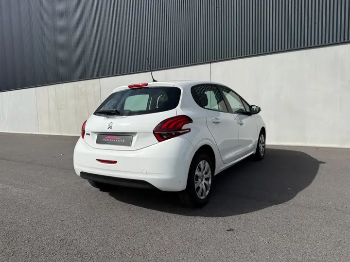 Peugeot 208 – Image 9