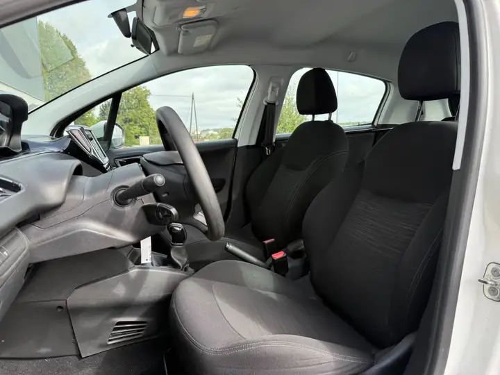 Peugeot 208 – Image 4